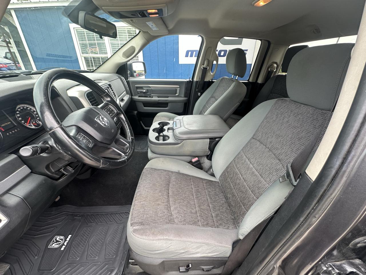 RAM 1500 SLT Quad Cab 2WD 2015