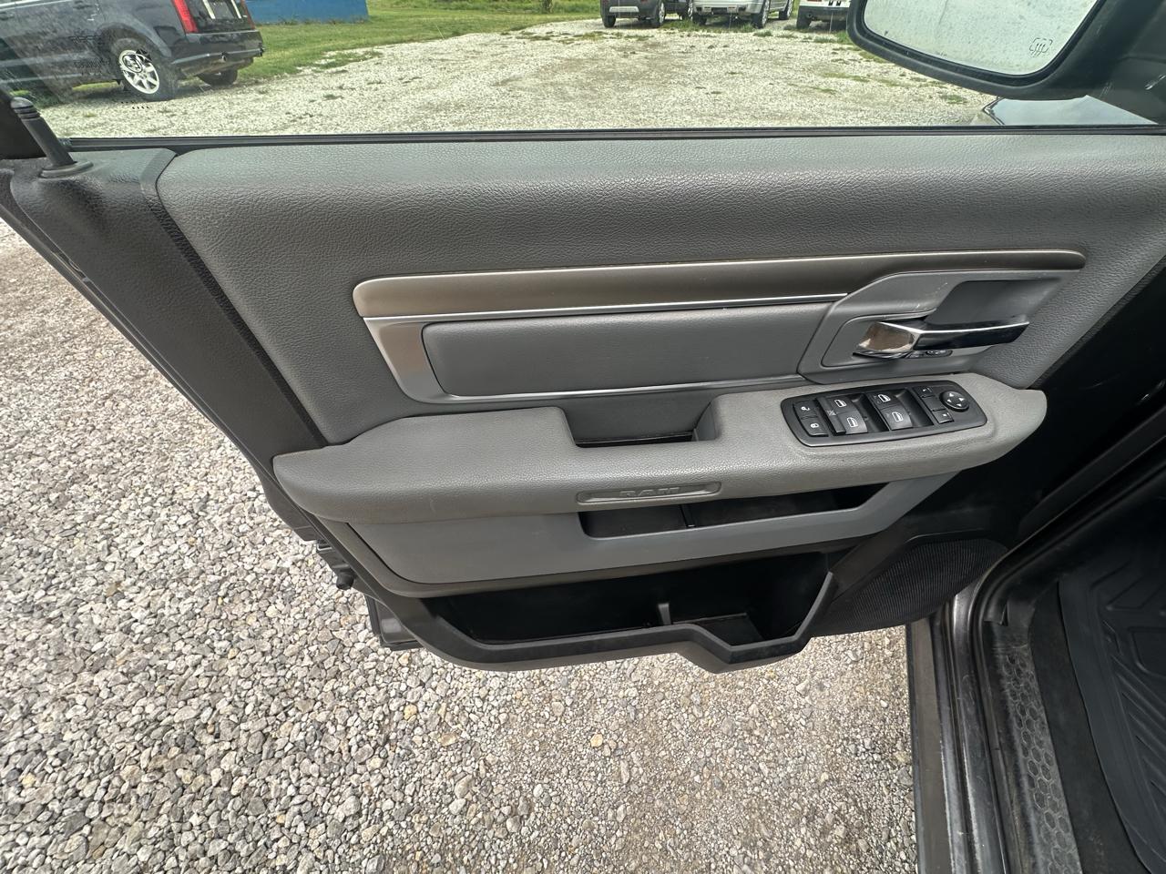 RAM 1500 SLT Quad Cab 2WD 2015