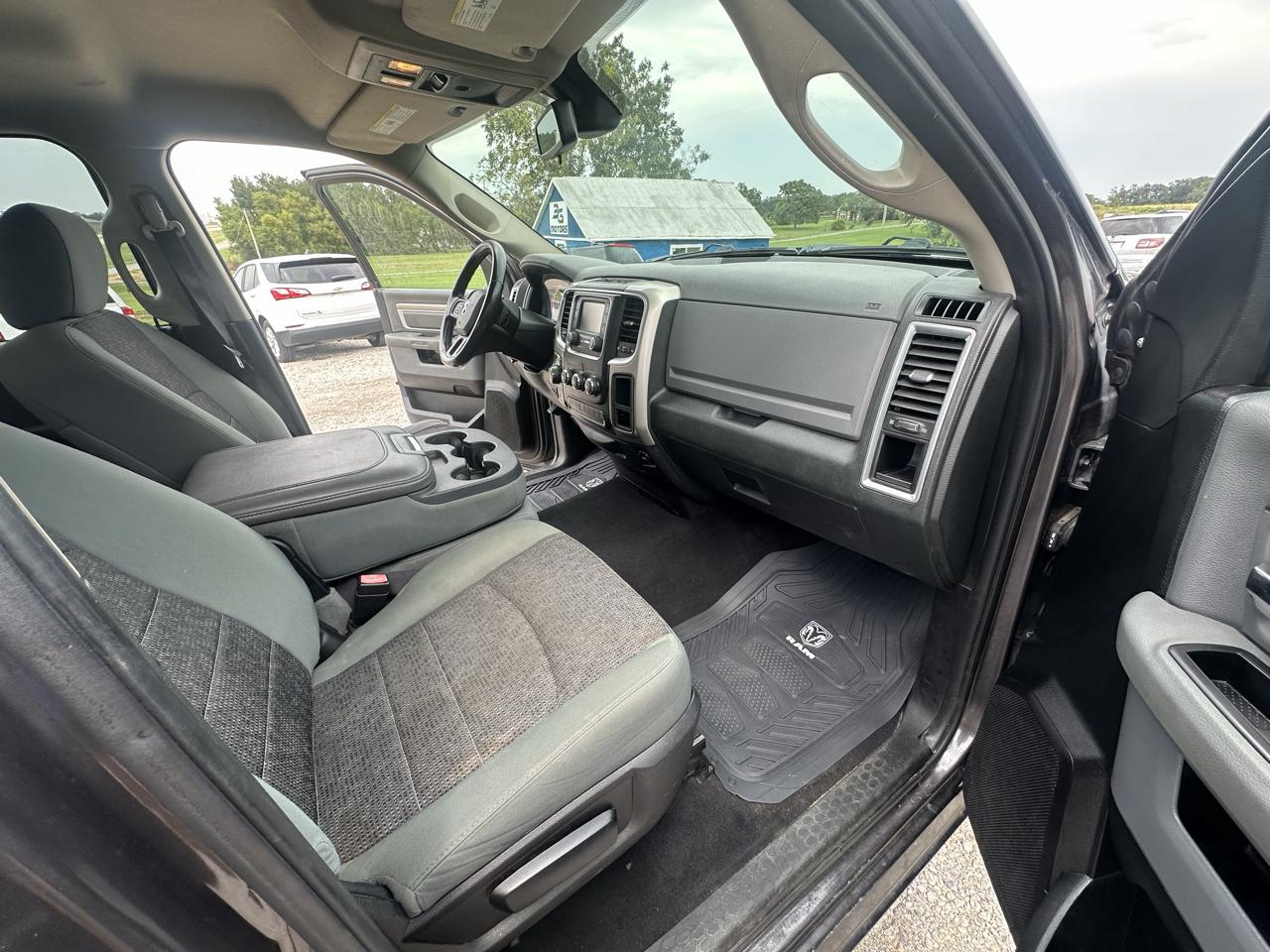RAM 1500 SLT Quad Cab 2WD 2015