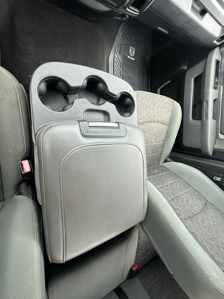 RAM 1500 SLT Quad Cab 2WD 2015