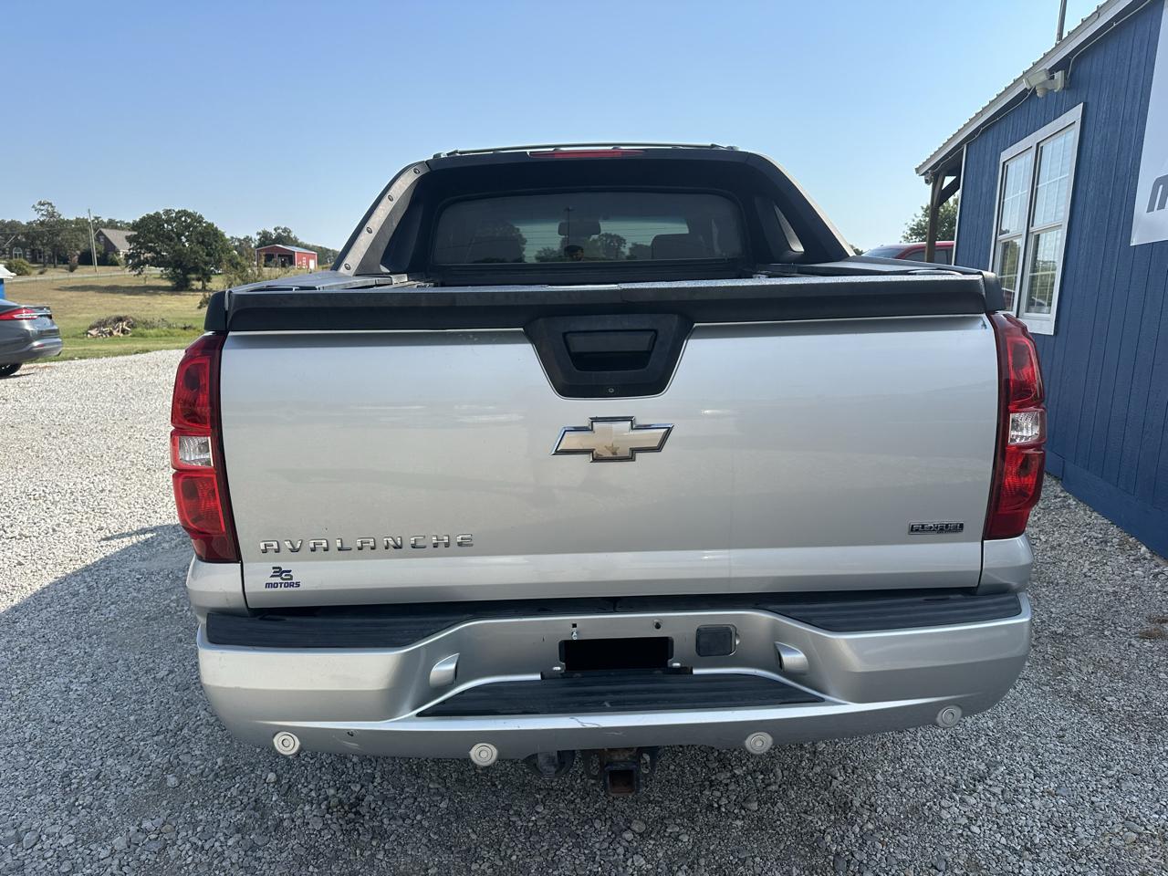Chevrolet Avalanche LS 2WD 2010