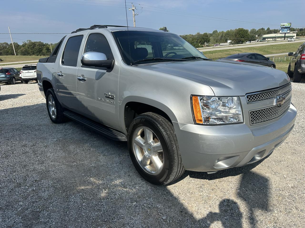 Chevrolet Avalanche LS 2WD 2010
