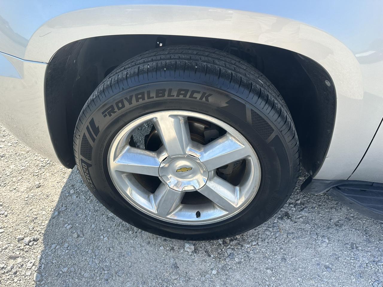 Chevrolet Avalanche LS 2WD 2010