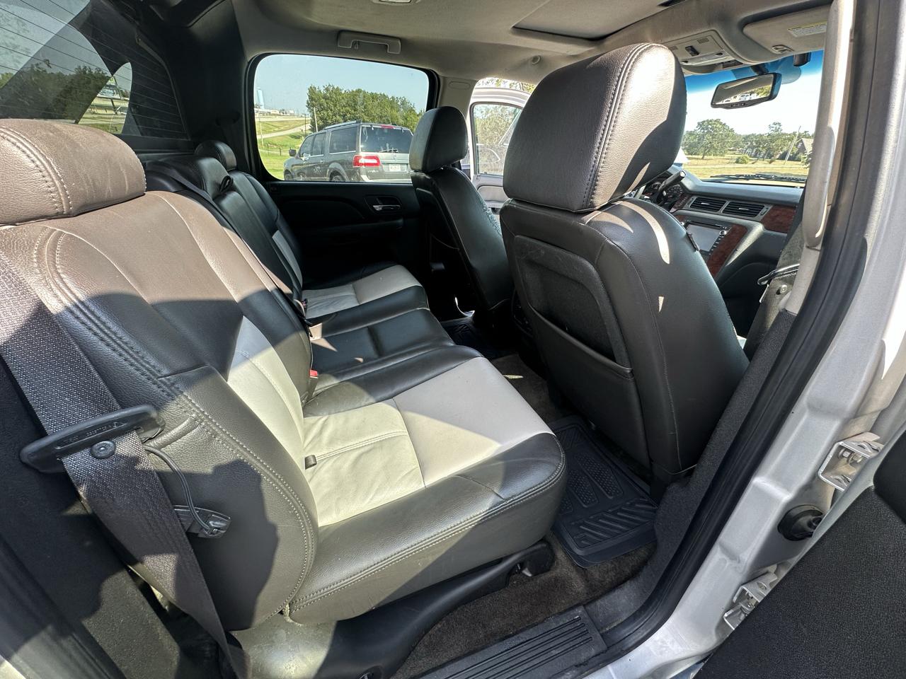Chevrolet Avalanche LS 2WD 2010