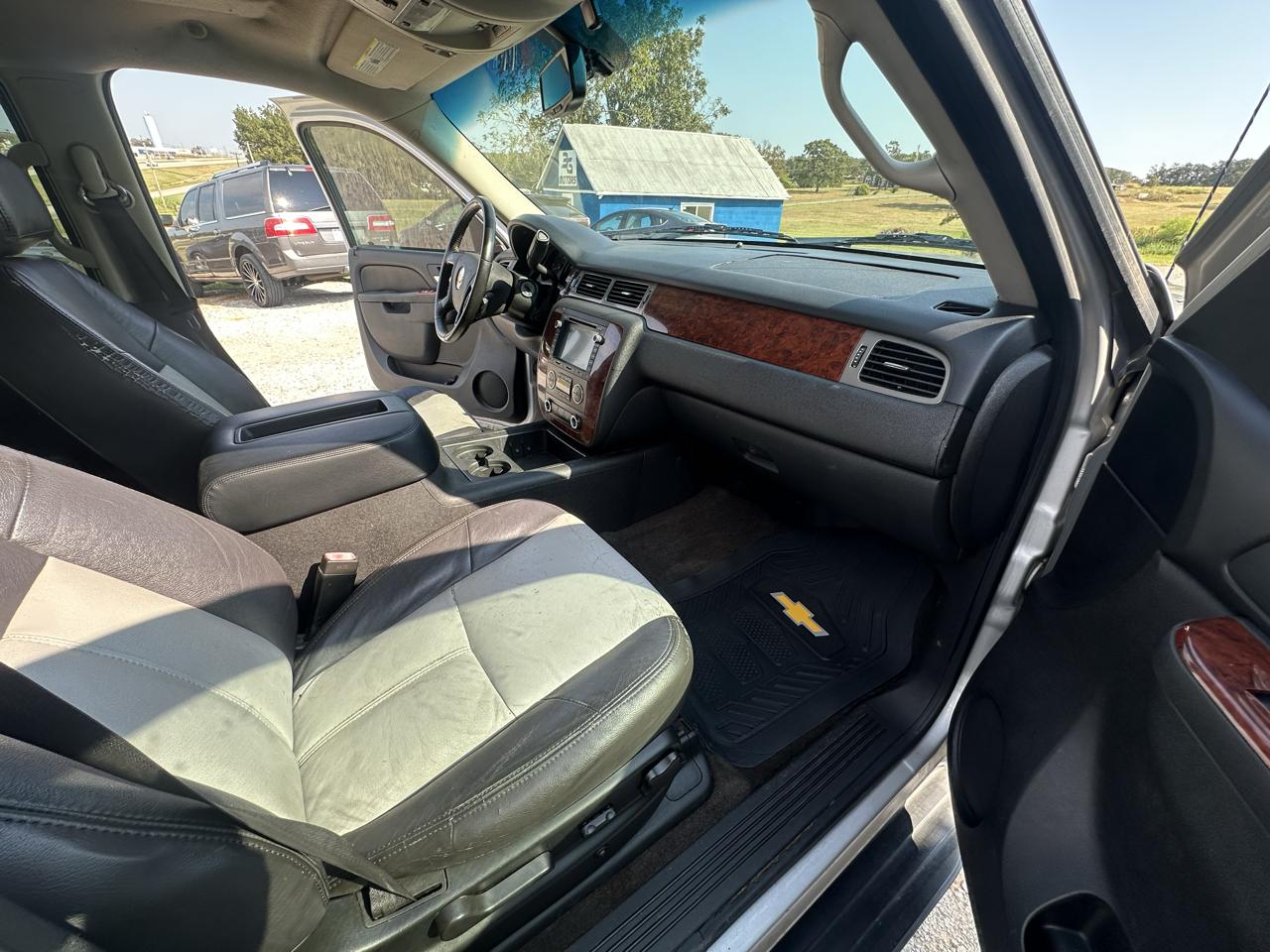 Chevrolet Avalanche LS 2WD 2010