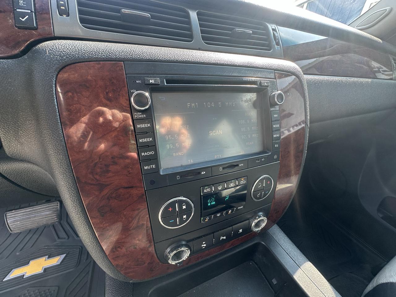 Chevrolet Avalanche LS 2WD 2010