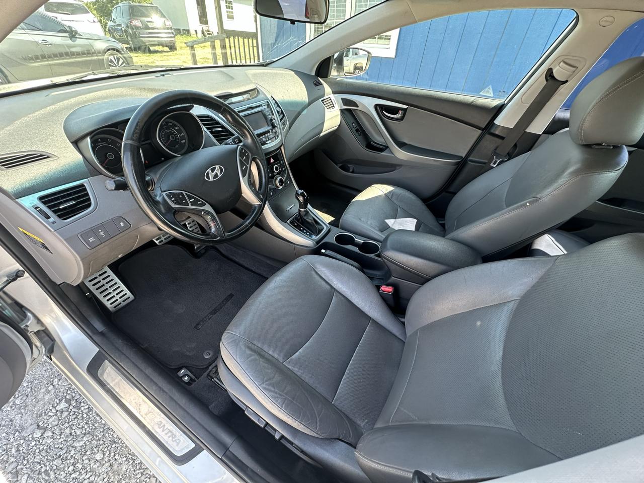 Hyundai Elantra SE 6AT 2015