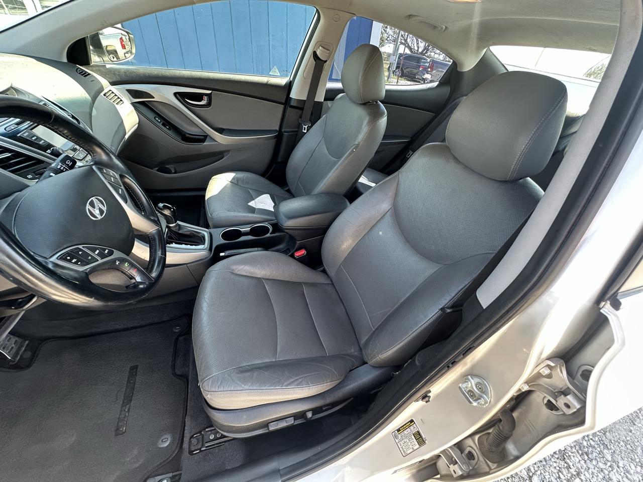 Hyundai Elantra SE 6AT 2015