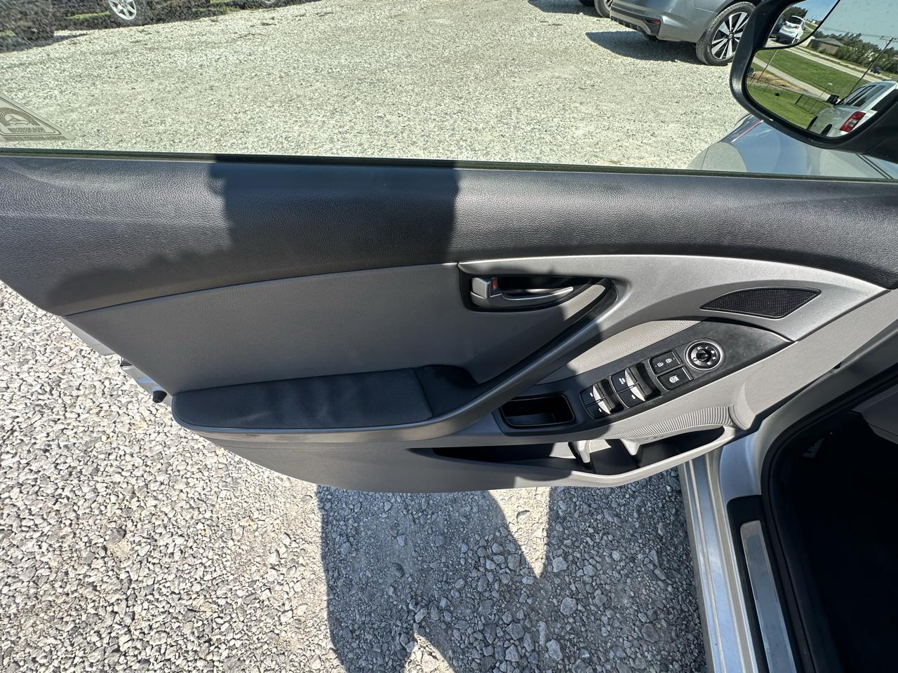 Hyundai Elantra SE 6AT 2015