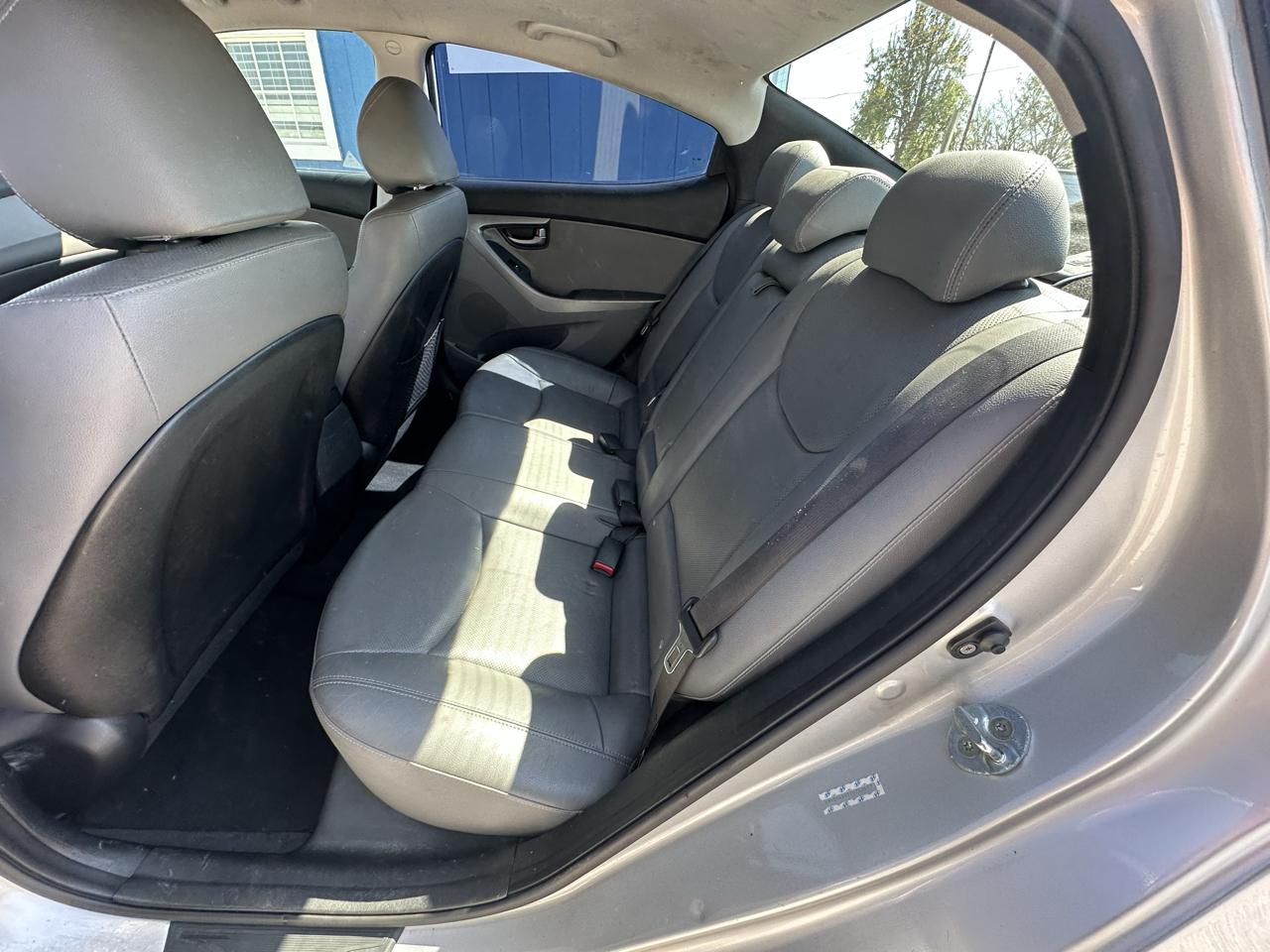 Hyundai Elantra SE 6AT 2015