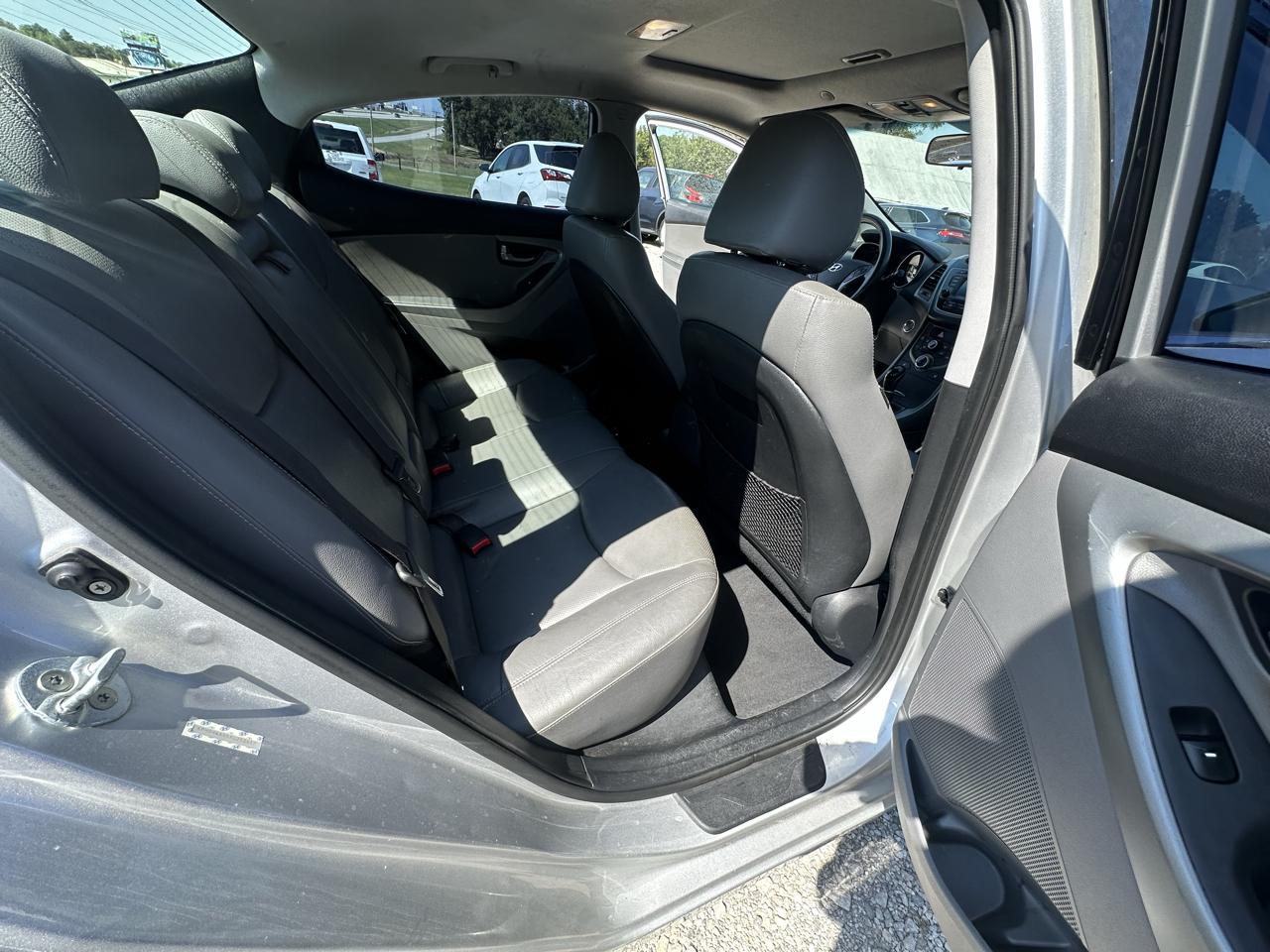 Hyundai Elantra SE 6AT 2015