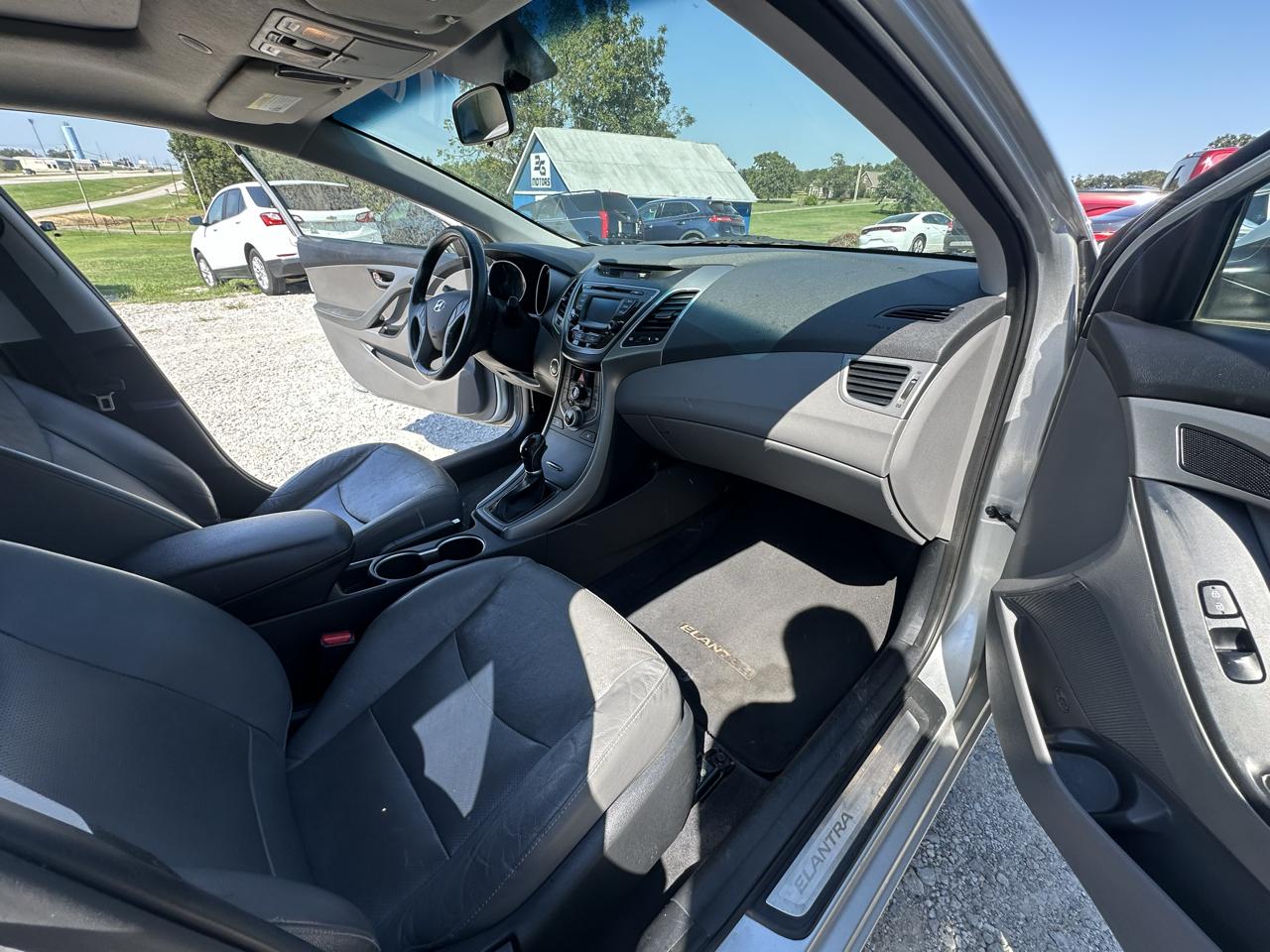 Hyundai Elantra SE 6AT 2015