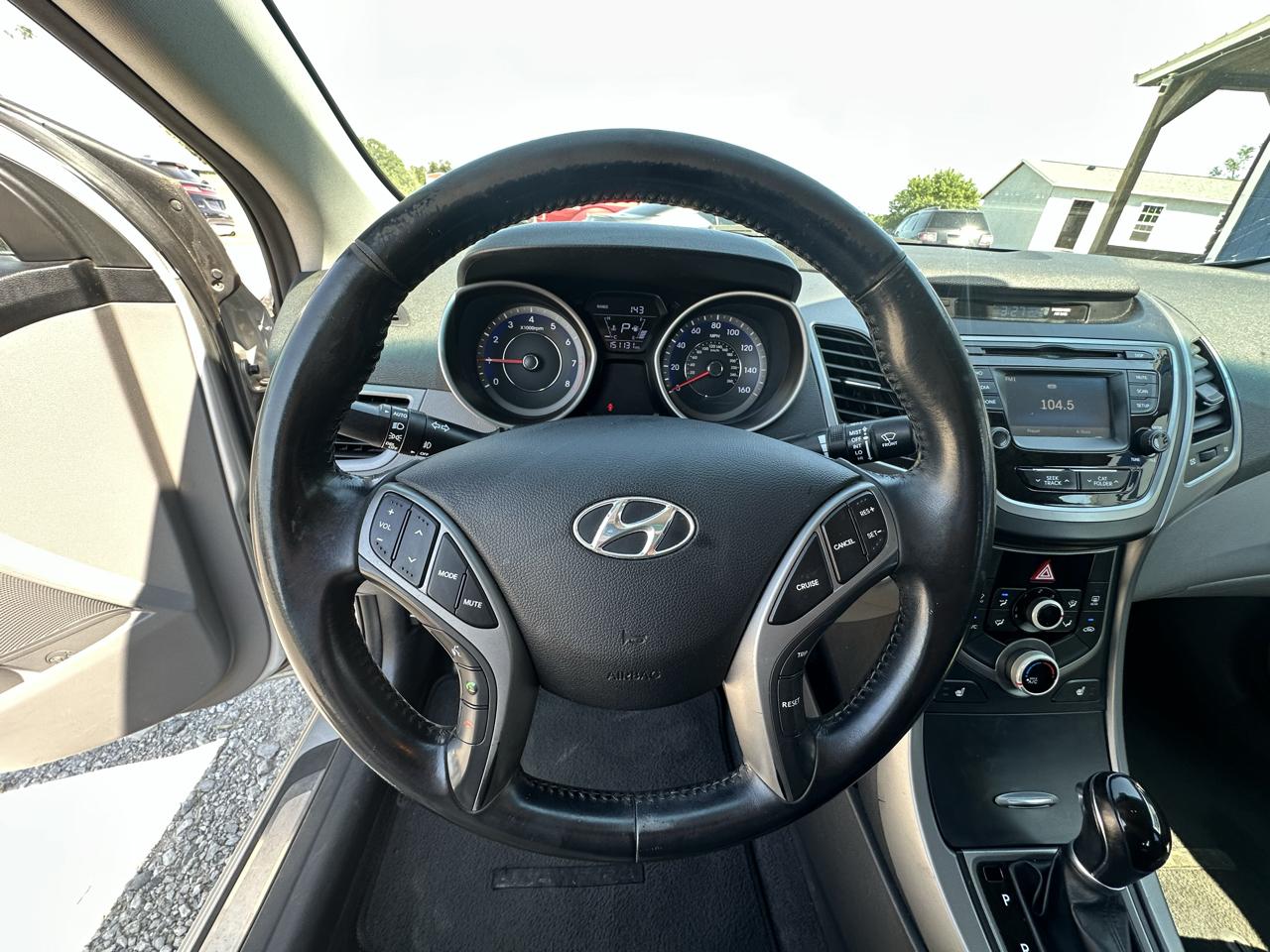 Hyundai Elantra SE 6AT 2015