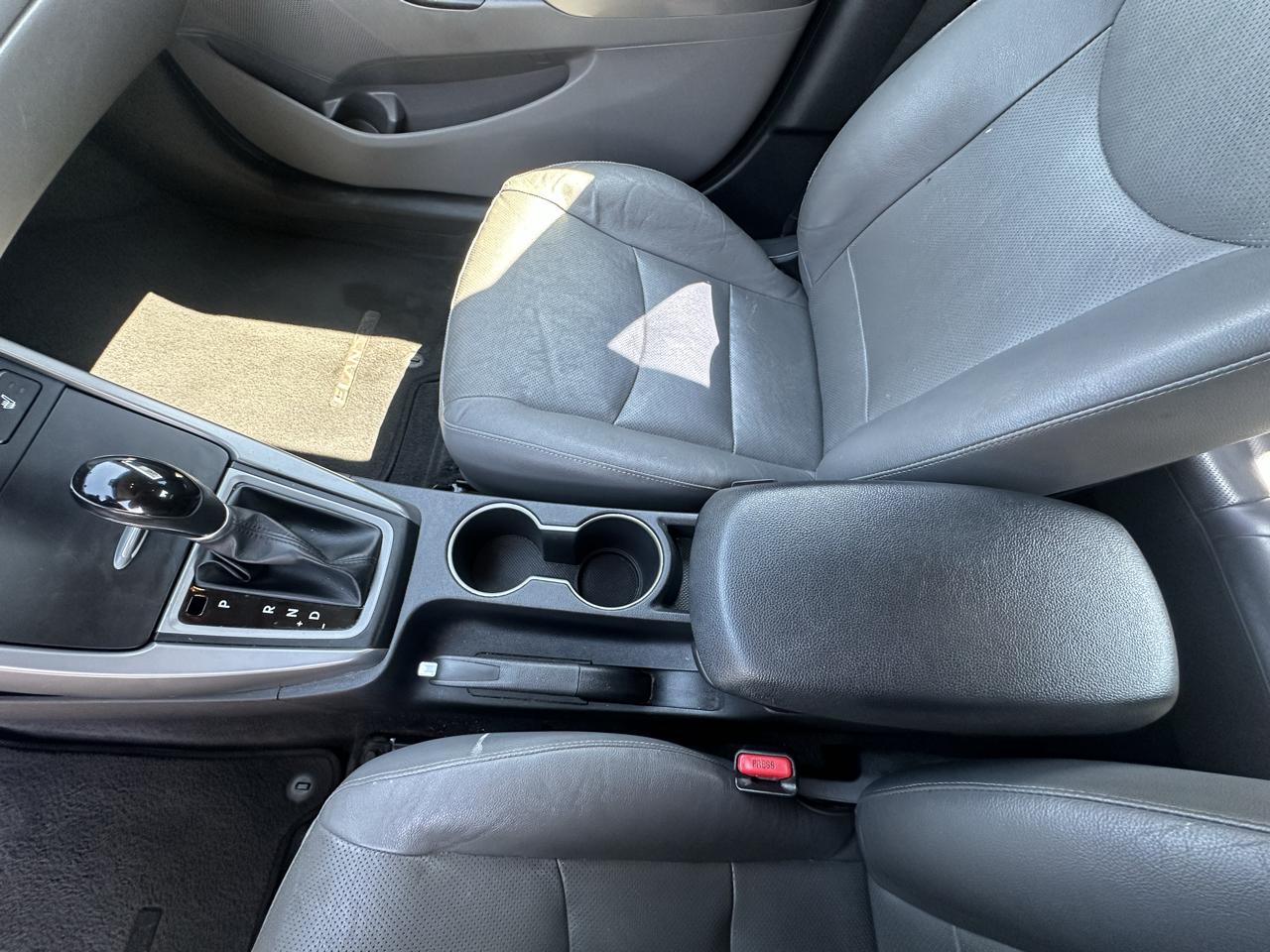 Hyundai Elantra SE 6AT 2015