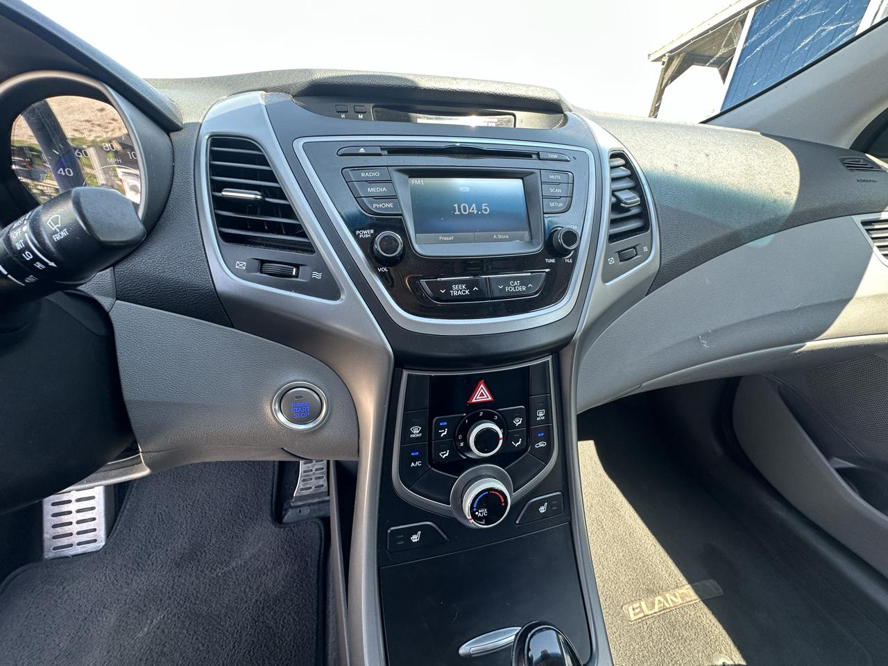 Hyundai Elantra SE 6AT 2015