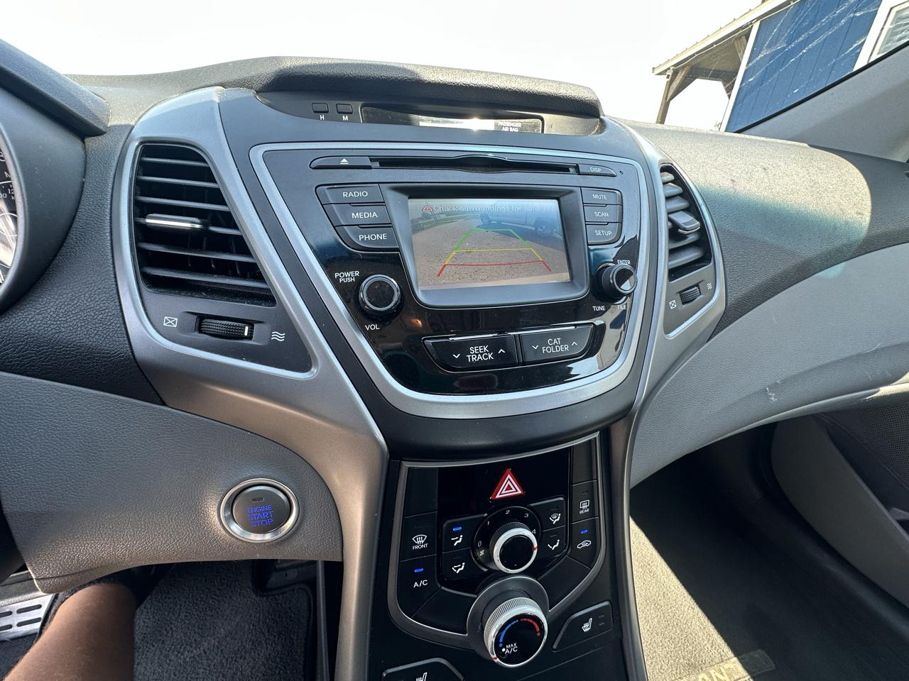 Hyundai Elantra SE 6AT 2015