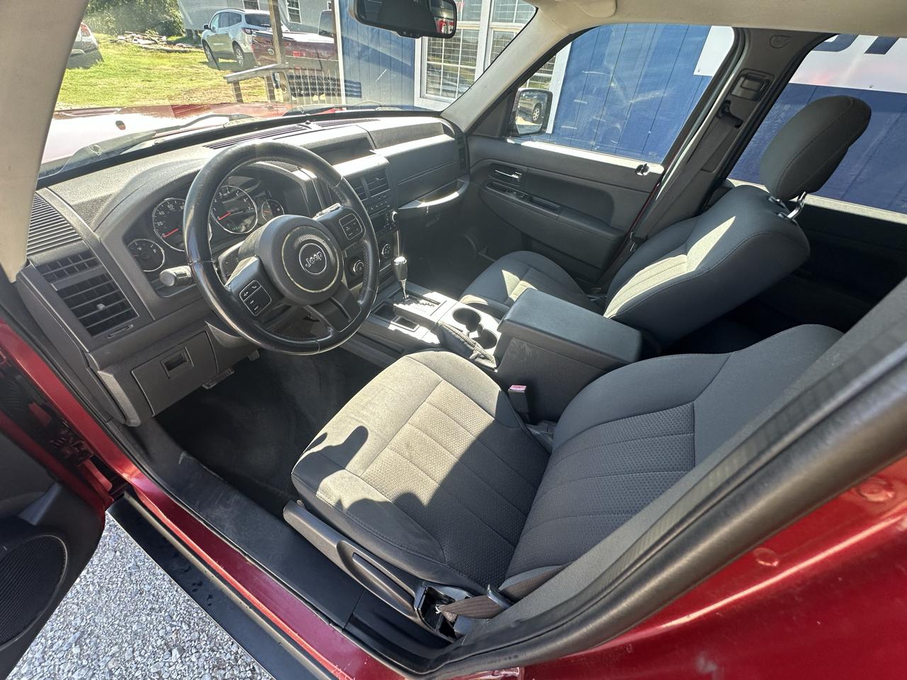 Jeep Liberty Sport 2WD 2012