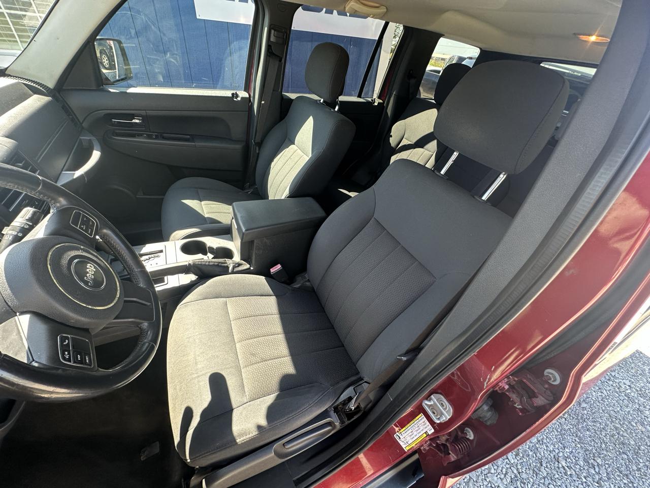 Jeep Liberty Sport 2WD 2012