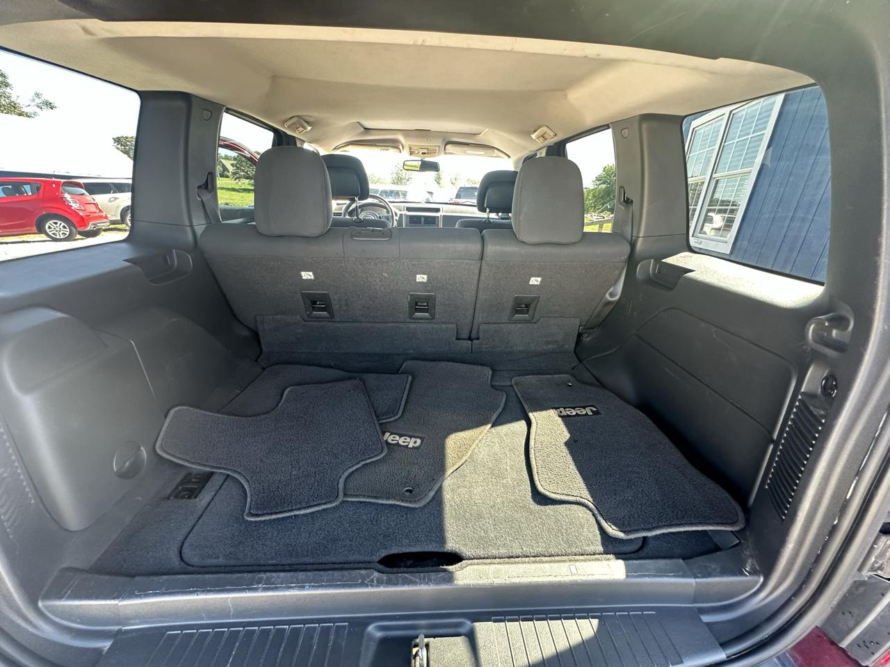 Jeep Liberty Sport 2WD 2012