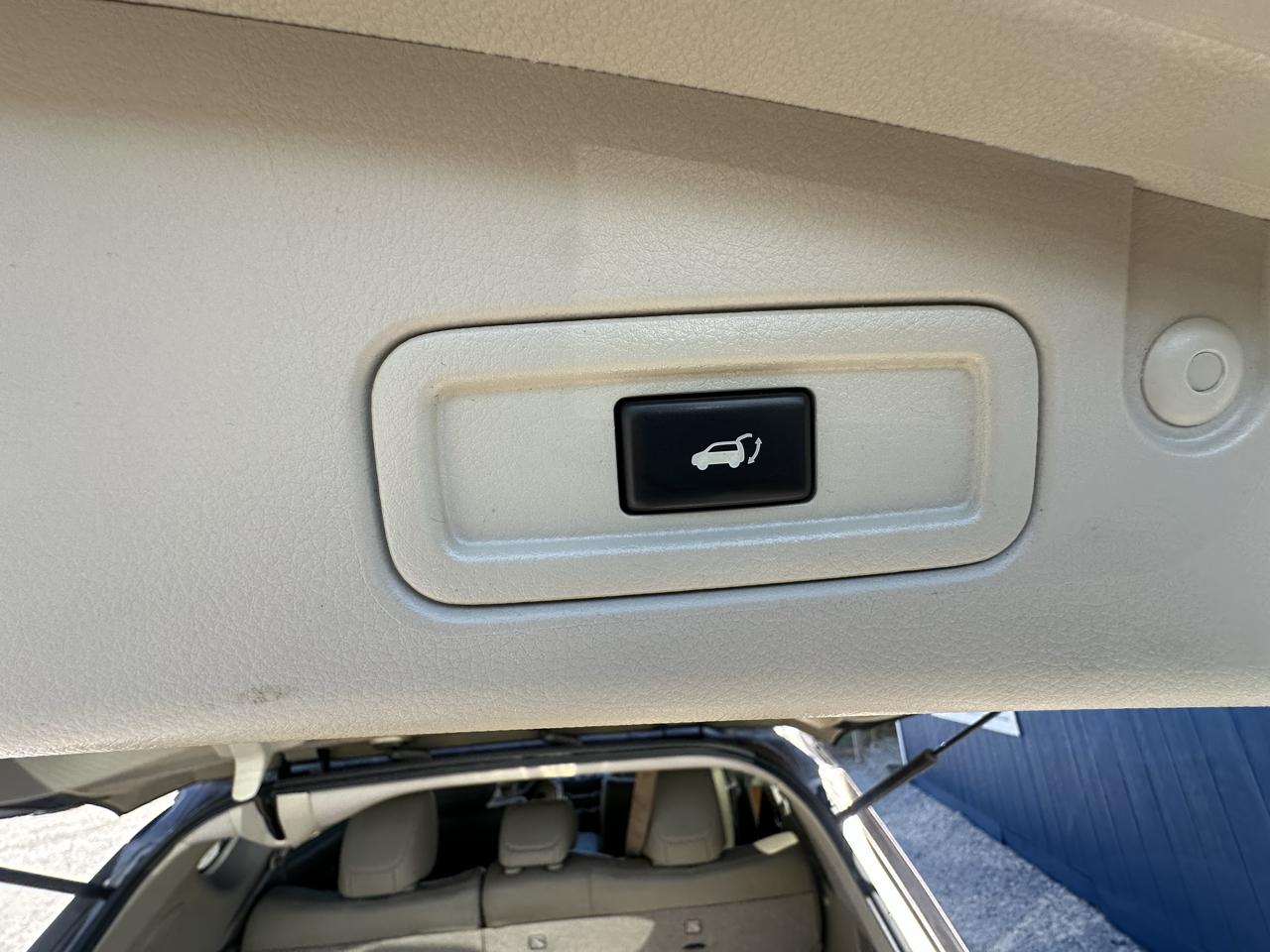 Nissan Murano Platinum 4D SUV FWD 2013