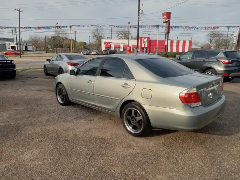 Toyota Camry LE 2006
