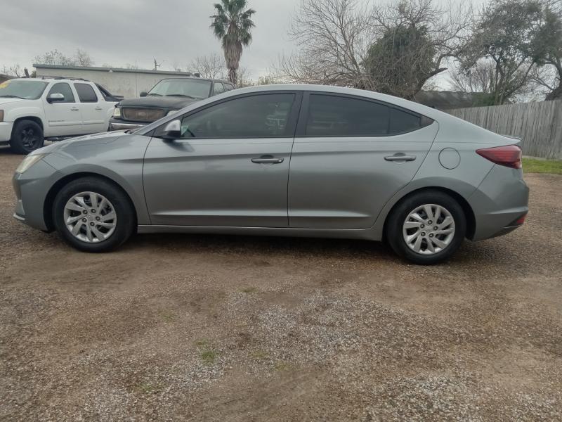 Hyundai Elantra SE 6AT 2019
