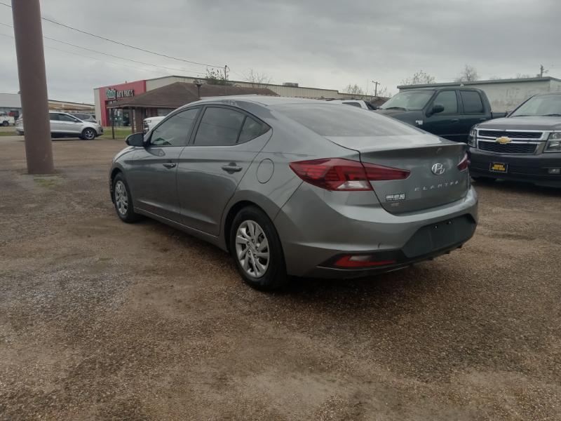 Hyundai Elantra SE 6AT 2019
