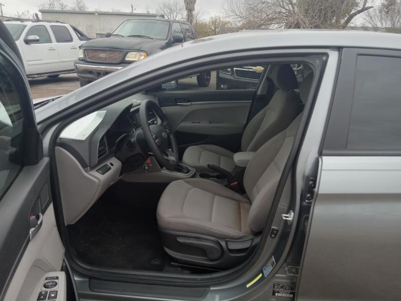 Hyundai Elantra SE 6AT 2019