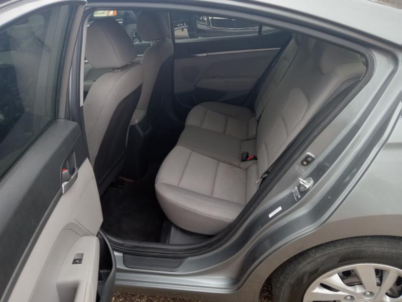 Hyundai Elantra SE 6AT 2019