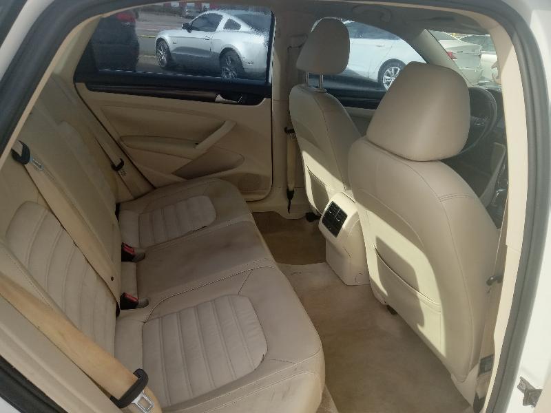Volkswagen Passat 1.8T SEL Premium AT 2014