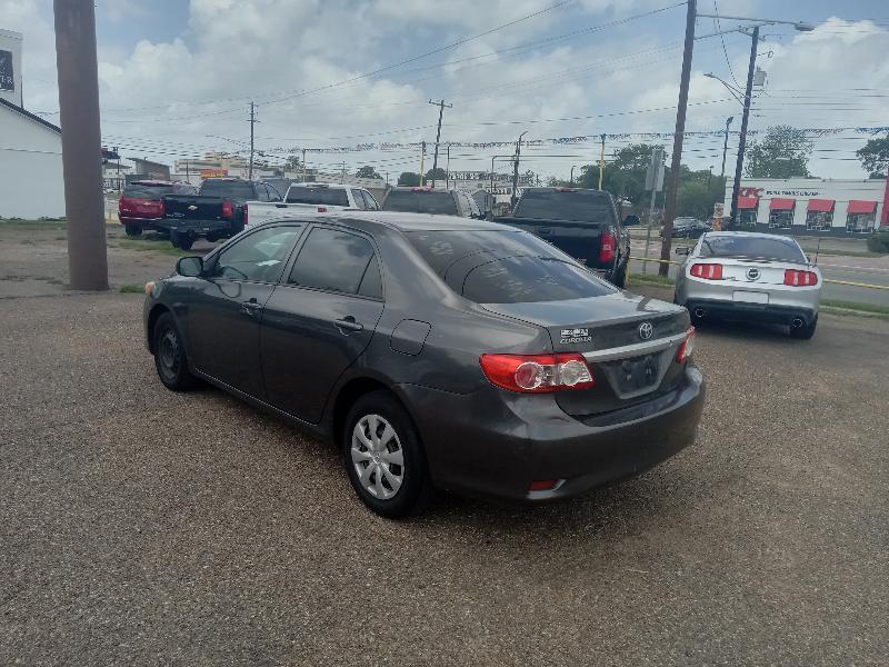 Toyota Corolla S 5-Speed MT 2012