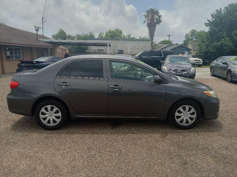 Toyota Corolla S 5-Speed MT 2012