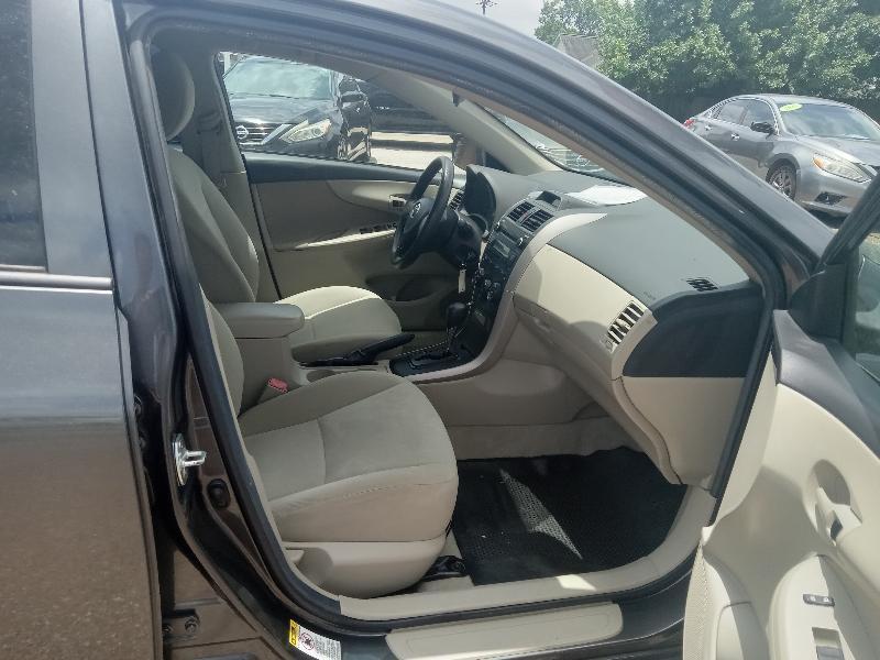 Toyota Corolla S 5-Speed MT 2012