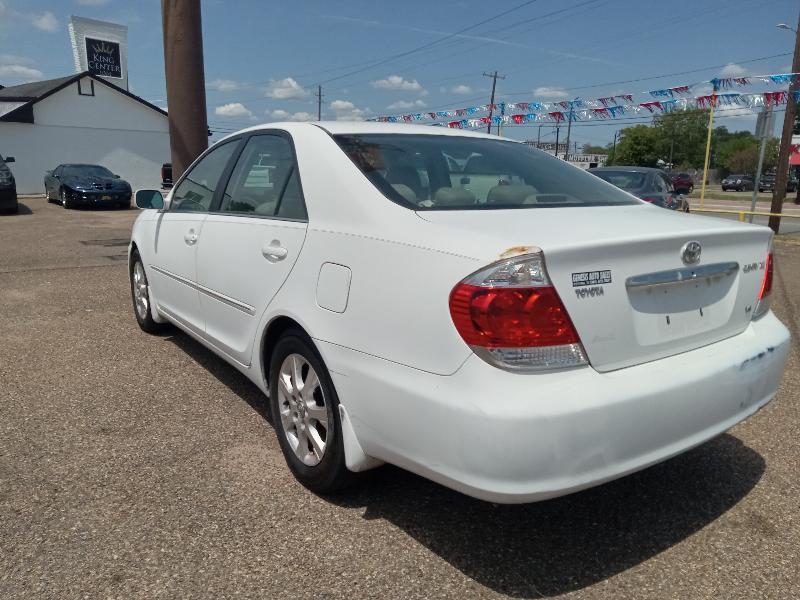 Toyota Camry LE V6 2005