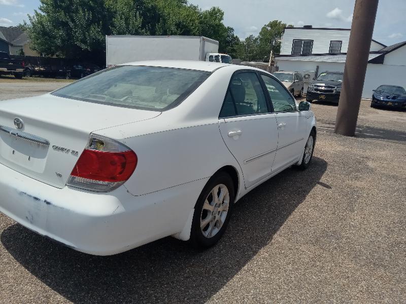 Toyota Camry LE V6 2005