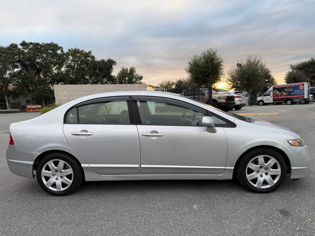Honda Civic LX Sedan 5-Speed AT 2011