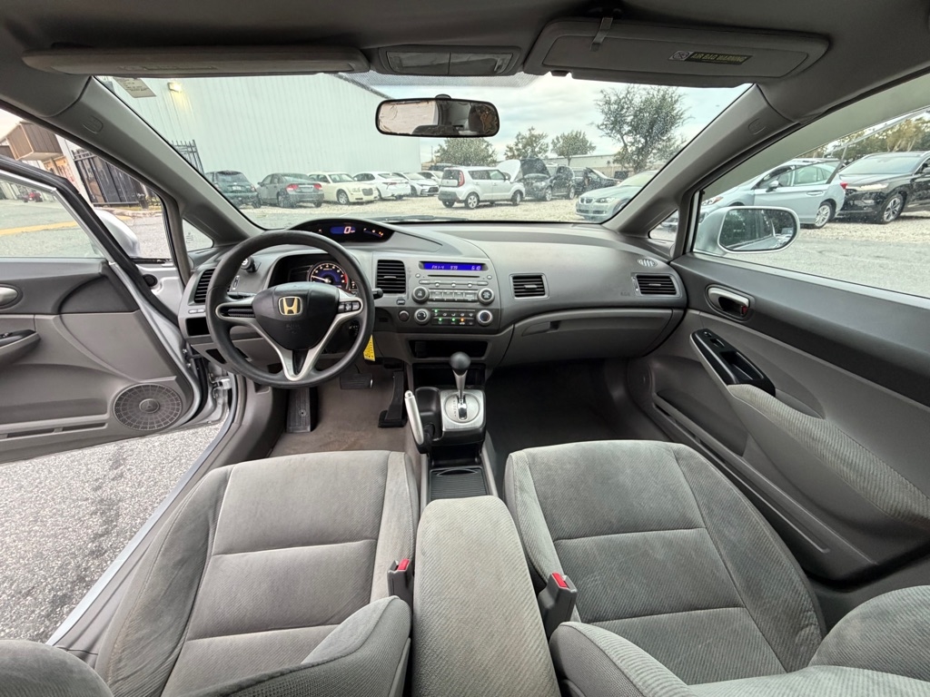 Honda Civic LX Sedan 5-Speed AT 2011