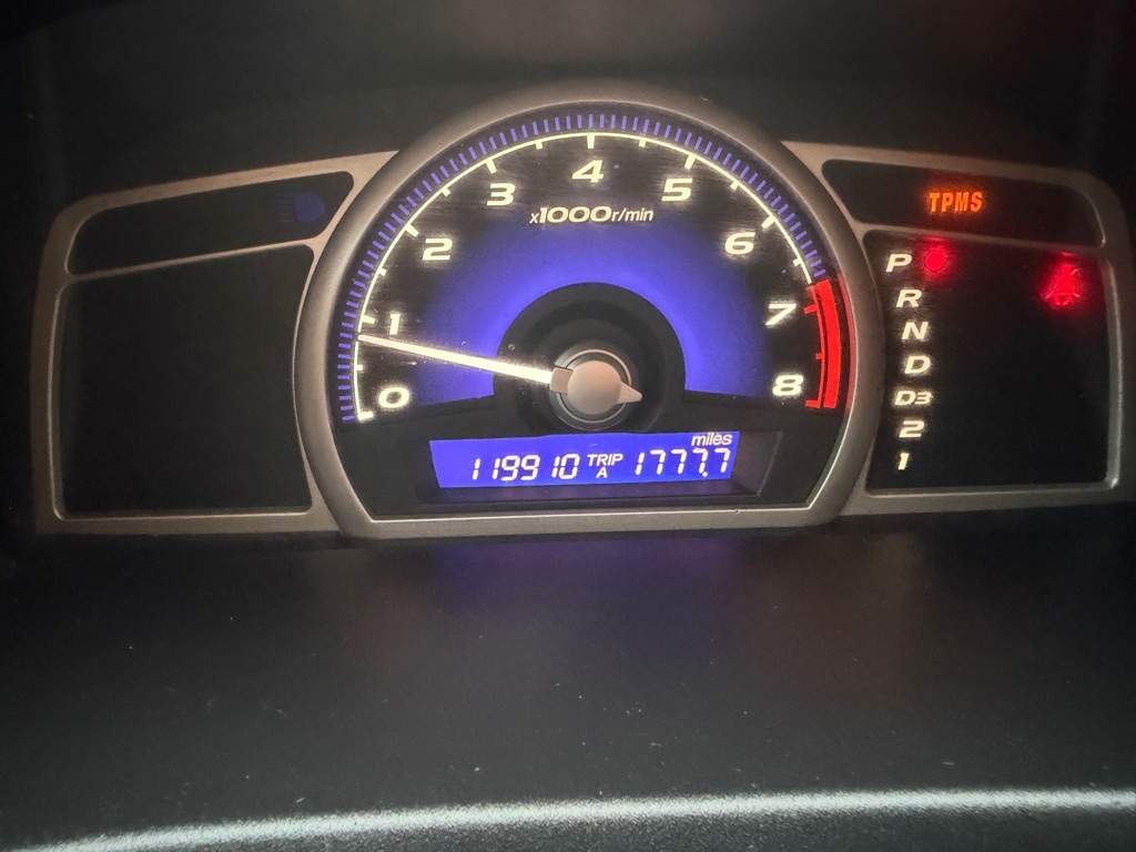 Honda Civic LX Sedan 5-Speed AT 2011