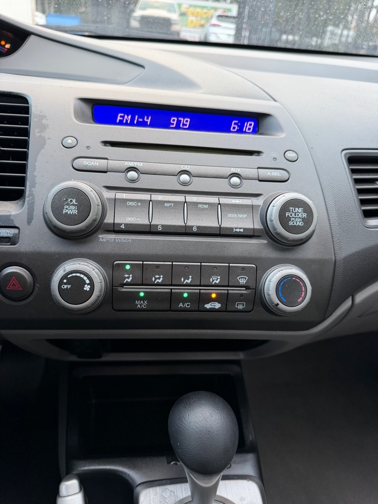 Honda Civic LX Sedan 5-Speed AT 2011