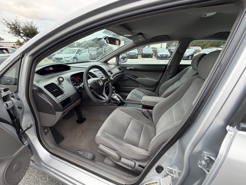 Honda Civic LX Sedan 5-Speed AT 2011