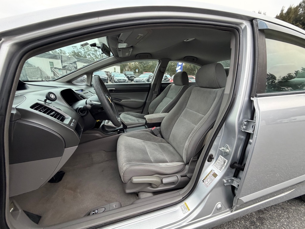 Honda Civic LX Sedan 5-Speed AT 2011