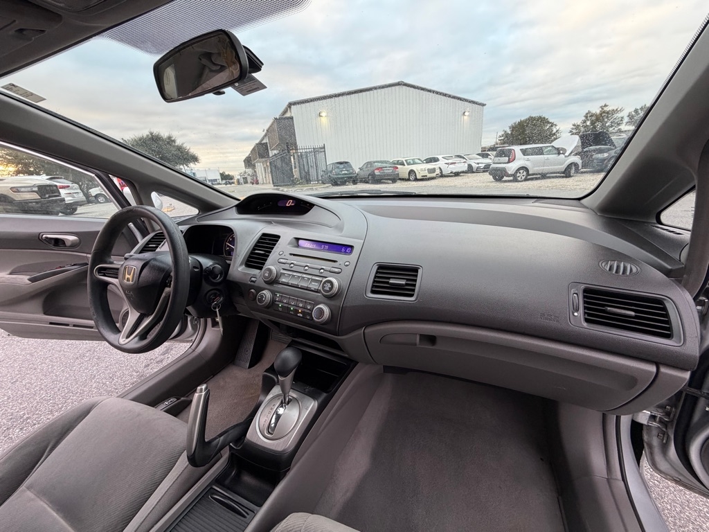 Honda Civic LX Sedan 5-Speed AT 2011
