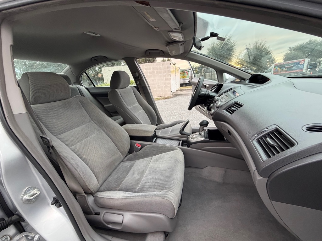 Honda Civic LX Sedan 5-Speed AT 2011