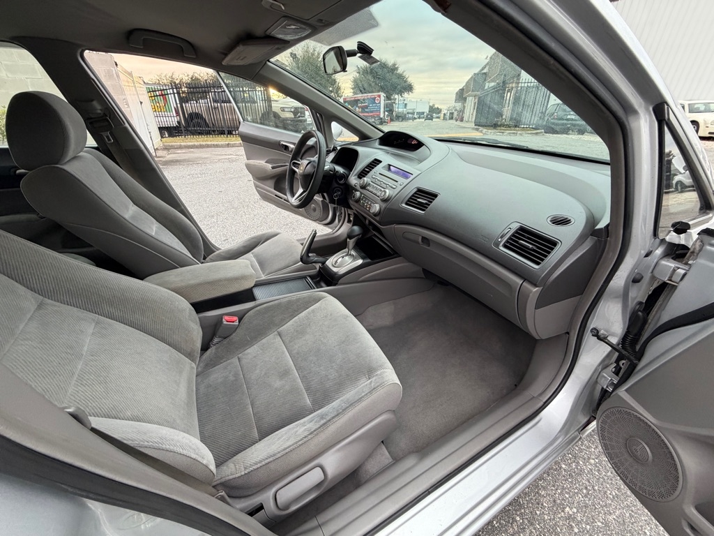 Honda Civic LX Sedan 5-Speed AT 2011