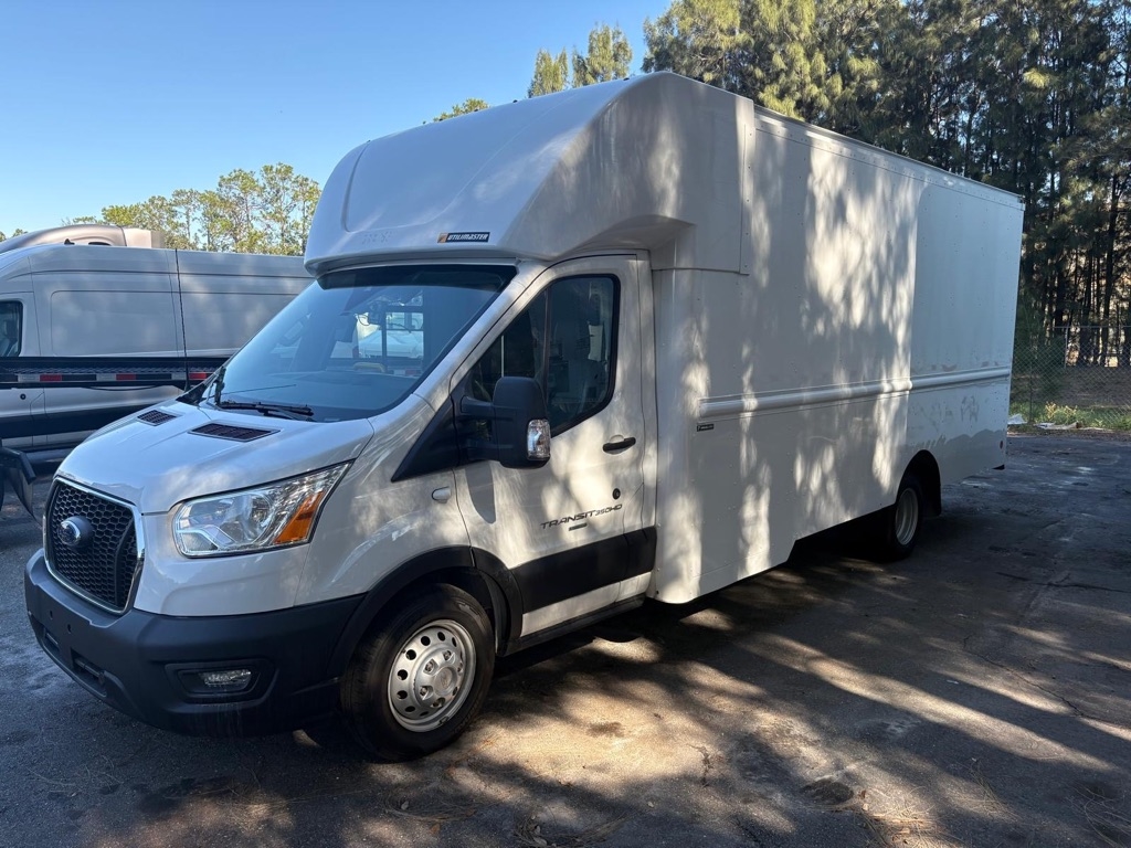 2022 Ford Transit Cutaway Base's photo