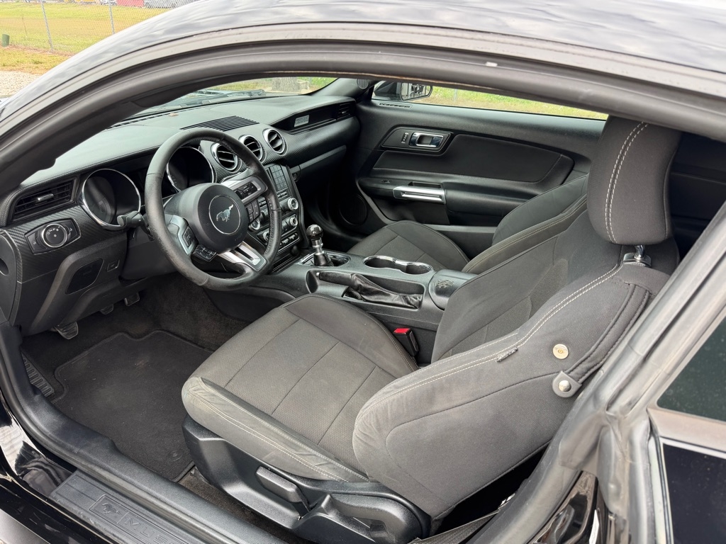 Ford Mustang V6 Coupe 2017