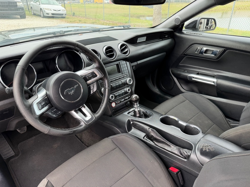 Ford Mustang V6 Coupe 2017