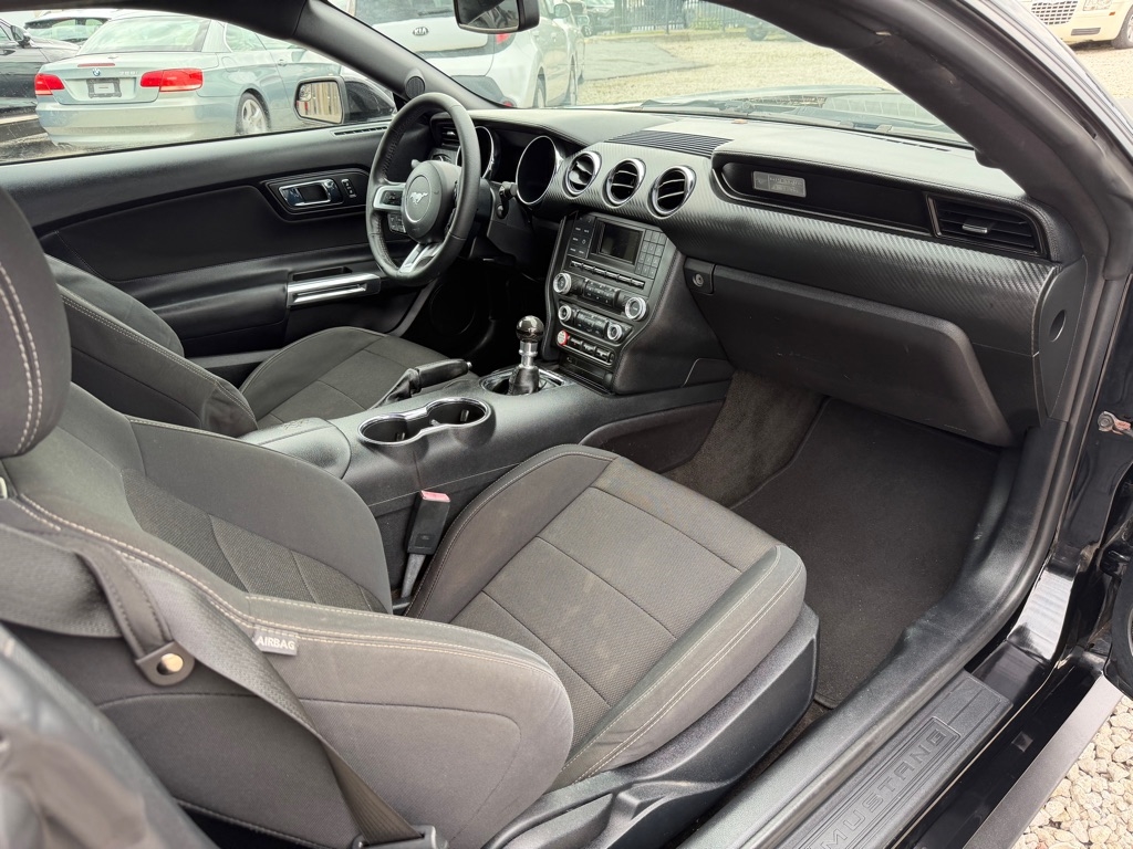 Ford Mustang V6 Coupe 2017