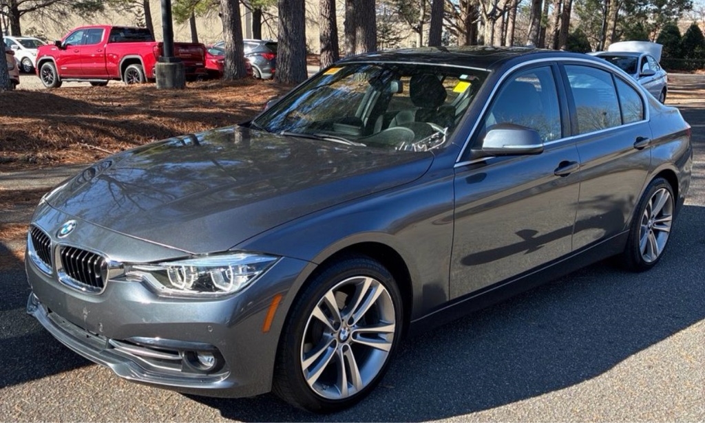 2017 BMW 3 Series 330i's photo