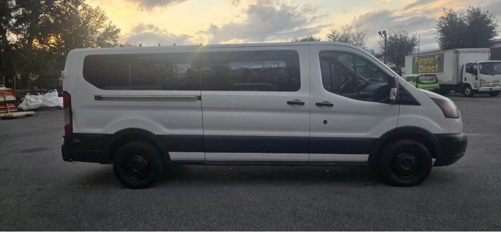 Ford Transit 350 Wagon Low Roof XL w/Sliding Pass. 148-in. WB 2015